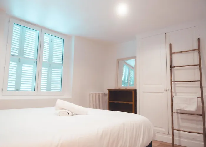 Daire L Etoile Filante - 2 Pieces De Caractere